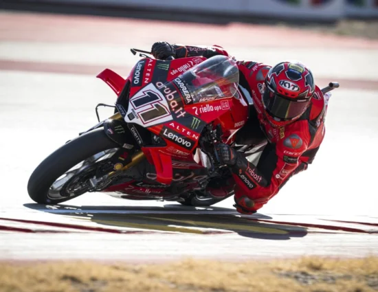 SBK | Round Estoril 2025: Bulega svetta nella FP2, Razgatlıoğlu a due decimi