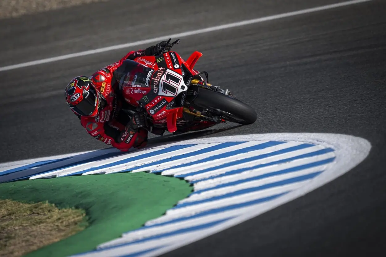 SBK | Round Spagna 2025, Superpole: Bulega imprendibile, mezzo secondo su Razgatlioğlu