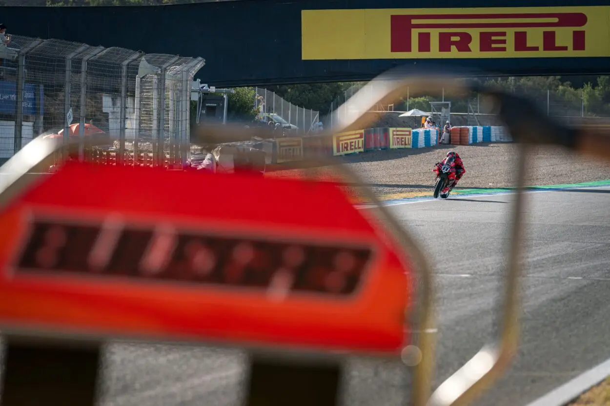 SBK | Round Jerez 2025, gara 1: Bulega fa 12 in stagione e lascia aperto il mondiale, Bautista ancora sul podio