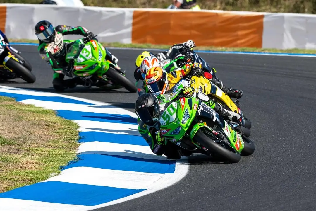SSP 300 | Round Estoril 2025, gara 2: Carter Thompson vince in volata e spera ancora nel mondiale