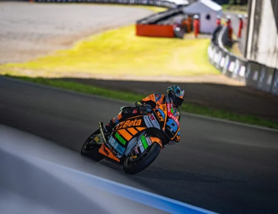 Moto2 | GP Indonesia 2025: Celestino Vietti comanda una FP1 interrotta dalla bandiera rossa