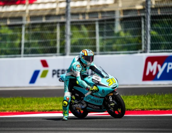 Moto3 | GP Indonesia 2025: Adrián Fernández apre il sabato mattina col primo posto in FP2