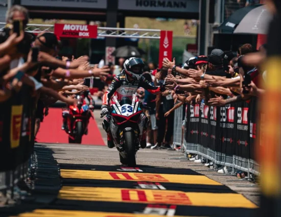 SSP | Round Estoril 2025, gara 1: Debise trionfa ancora, Manzi vince il duello serratissimo con Oncu e vede il mondiale