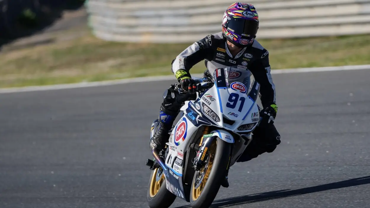 SSP300 | Round Estoril 2025, Gara 1: seconda vittoria consecutiva di Matteo Vannucci