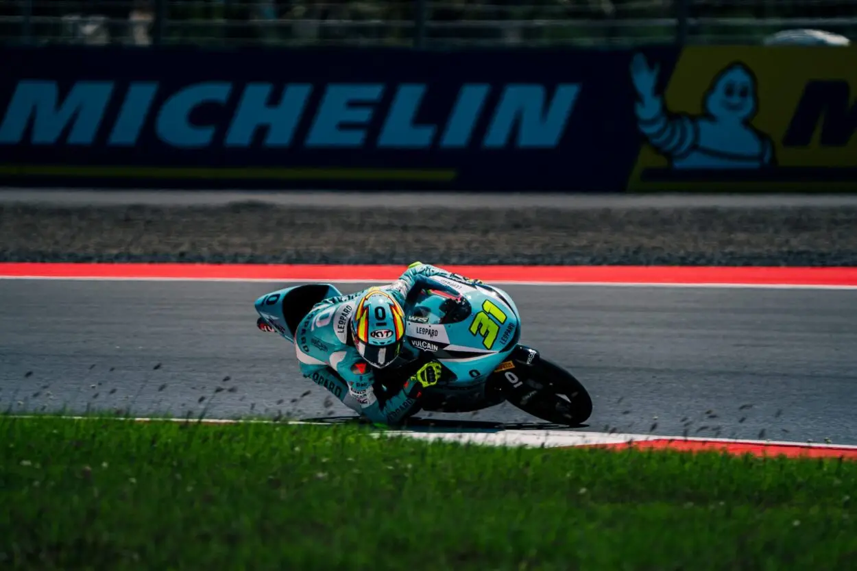 Moto3 | GP Australia 2025: Adrián Fernández il più rapido nella FP1 del venerdì