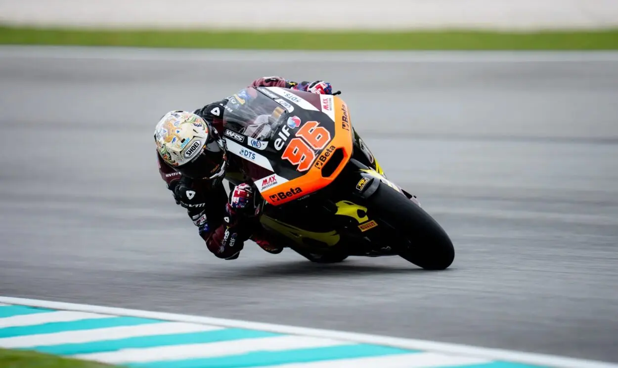 Moto2 | GP Malesia 2025, gara: Jake Dixon trionfa, Gonzalez cade e riapre il mondiale!