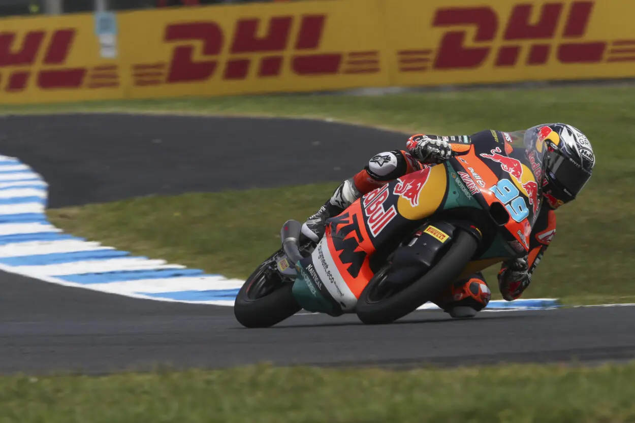 Moto3 | GP Australia 2025, gara: Rueda piega Kelso all’ultimo giro e vince, Ajo campione a squadre