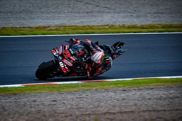 MotoGP | GP Indonesia 2025, Practice: Marco Bezzecchi porta l’Aprilia davanti a tutti. Entrambe le Ducati Lenovo partiranno dal Q1!