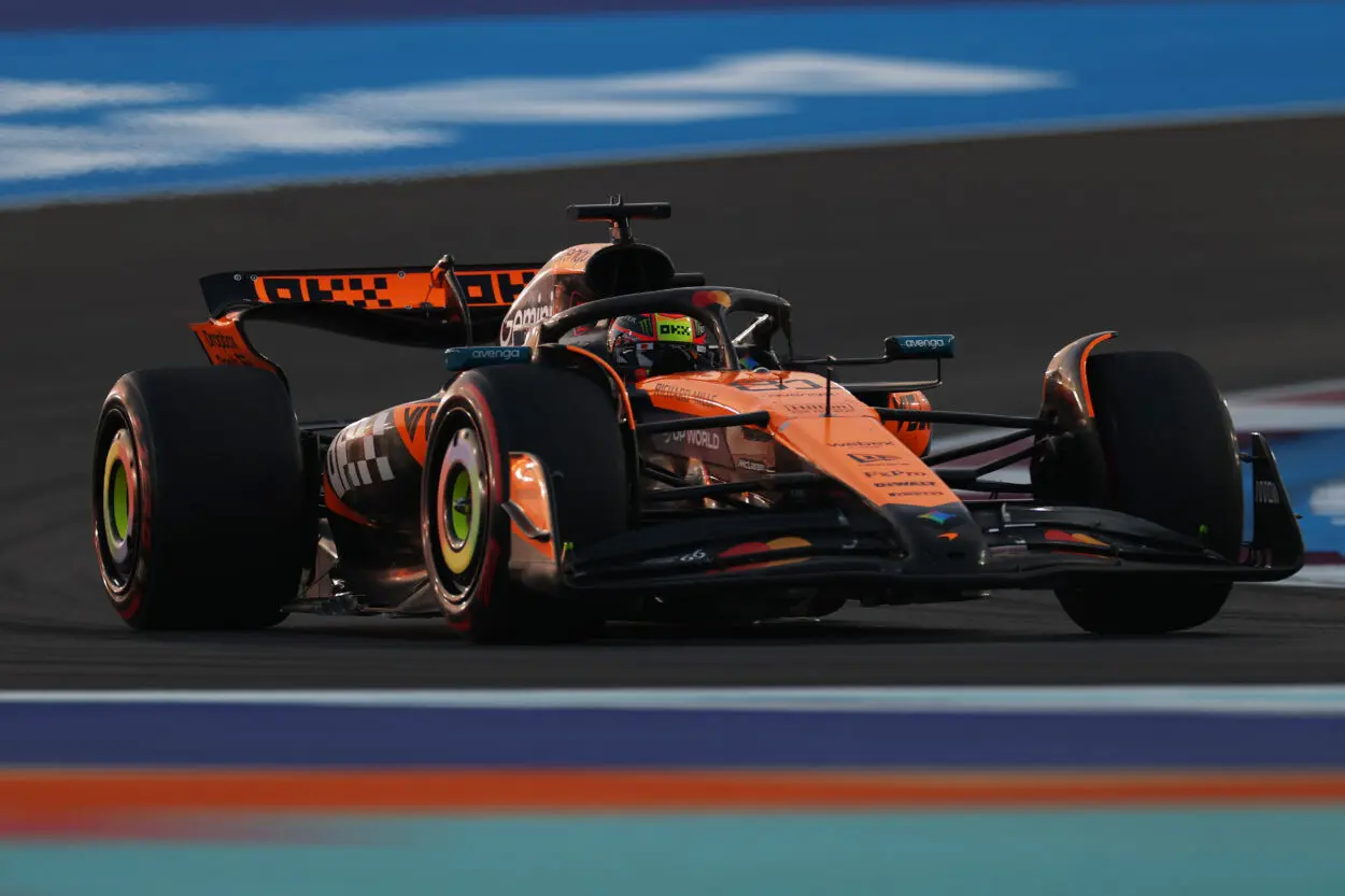 F1 | GP Qatar 2025, Sprint: Piastri vince su Russell e Norris. Verstappen 4°, Antonelli 6°. Ferrari invisibili: Leclerc 13°, Hamilton 17°