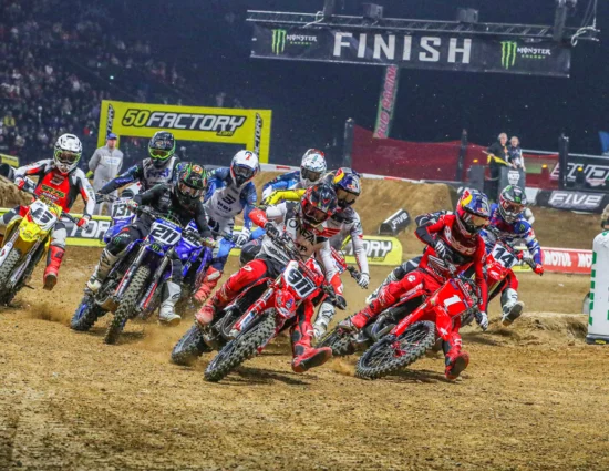 Supercross di Parigi 2025: Webb contro i Lawrence, debutto in Honda per Vialle