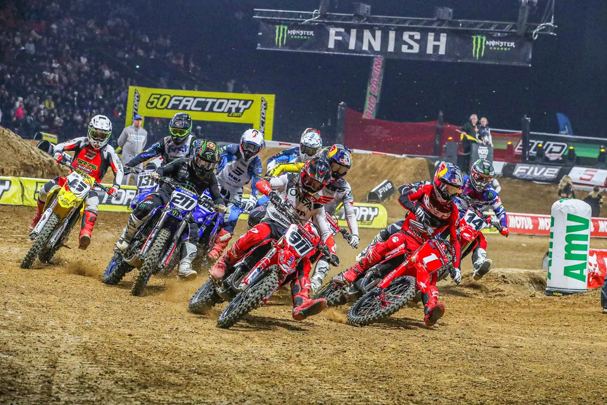 Supercross di Parigi 2025: Webb contro i Lawrence, debutto in Honda per Vialle