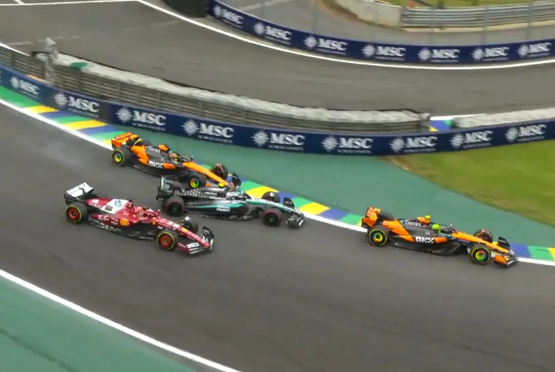 F1 | Caso Piastri–Antonelli a Interlagos, Sainz conferma i dubbi sulle Driving Guidelines: “Penalità inaccettabile, serve una revisione urgente”