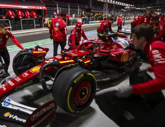 F1 | GP Las Vegas 2025, FP1: Leclerc precede Albon e le Red Bull. McLaren 6a e 7a davanti alle Mercedes, Hamilton 11°