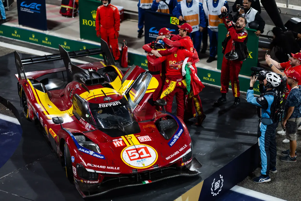 WEC | 8h del Bahrain 2025, la gara: Ferrari scrive la storia vincendo titolo piloti e costruttori! Fantastica doppietta Toyota (vince la #7) dopo un anno senza vittorie
