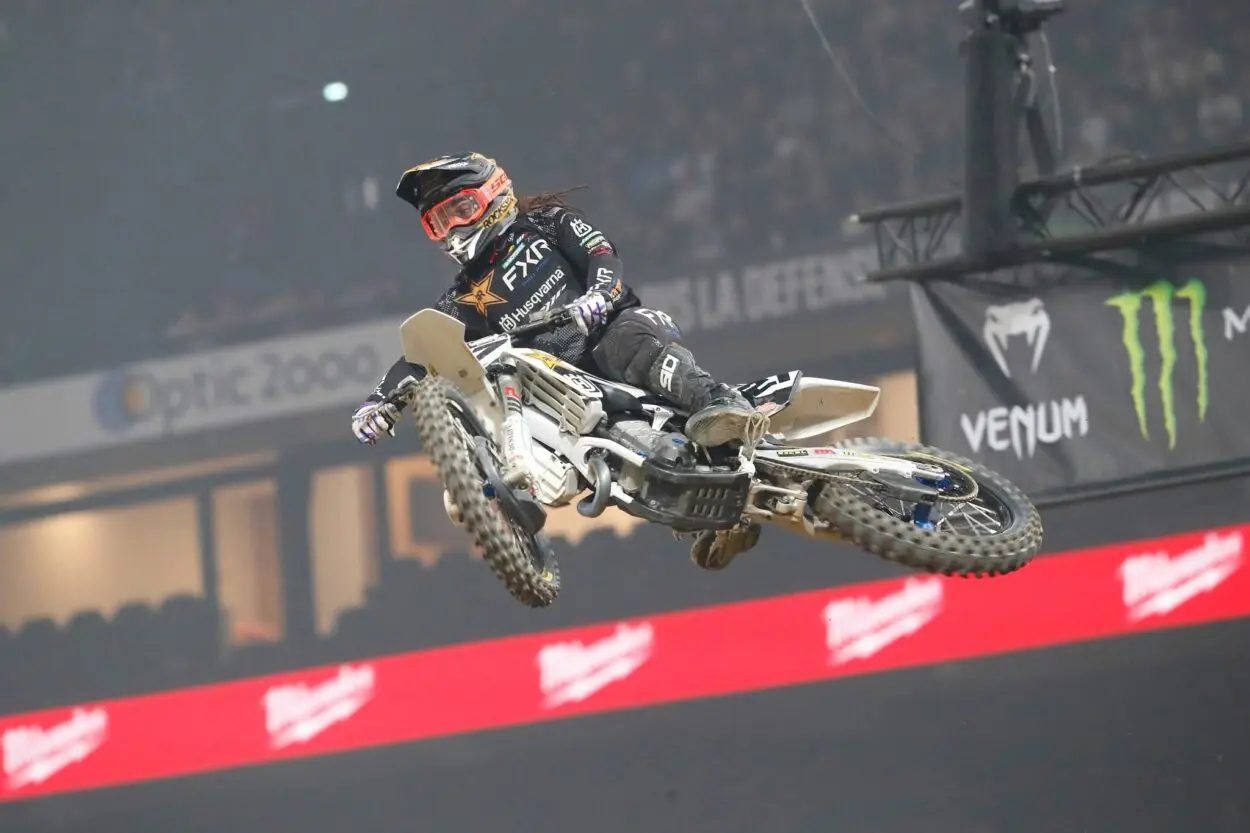 Supercross di Parigi 2025: Malcolm Stewart è il trionfatore della 42esima edizione
