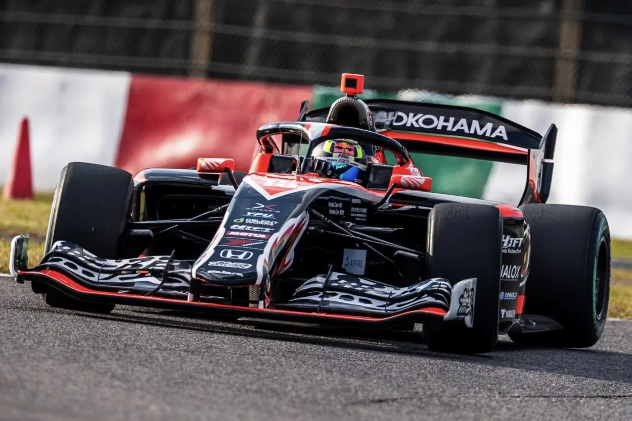 Super Formula | Suzuka #2 2025: Ayumu Iwasa vince il Round 12 ed è il nuovo campione!