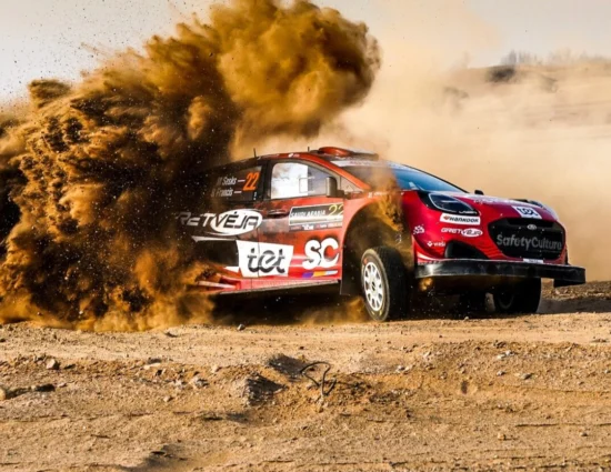 WRC | Rally d’Arabia Saudita 2025, PS2/4: Sesks detta il ritmo, Fourmaux risponde e la mattinata esplode tra errori e colpi di scena