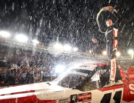 NASCAR | Truck Series, Phoenix #2 2025: Corey Heim conquista la dodicesima vittoria stagionale e il titolo in un finale al cardiopalma