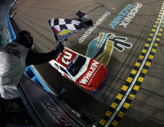 NASCAR | Xfinity Series, Phoenix #2 2025: Love beffa tutti e si laurea campione