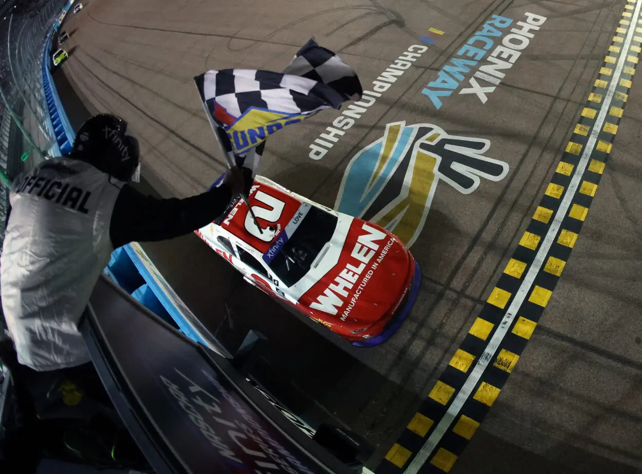 NASCAR | Xfinity Series, Phoenix #2 2025: Love beffa tutti e si laurea campione