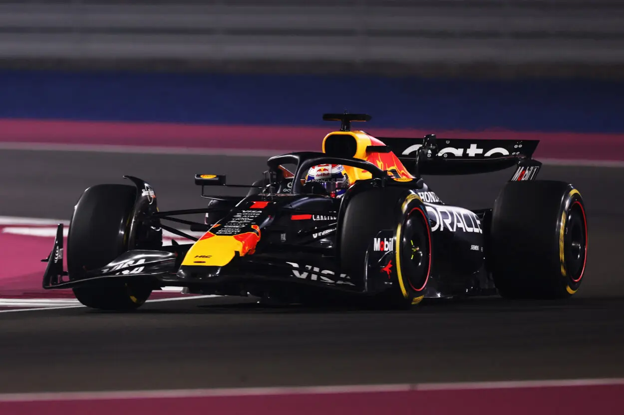F1 | GP Qatar 2025, gara: la SC ribalta le strategie, Verstappen vince su Piastri e un mostruoso Sainz. Norris 4°, il titolo si decide ad Abu Dhabi! Disastro Ferrari (8° e 12° posto)