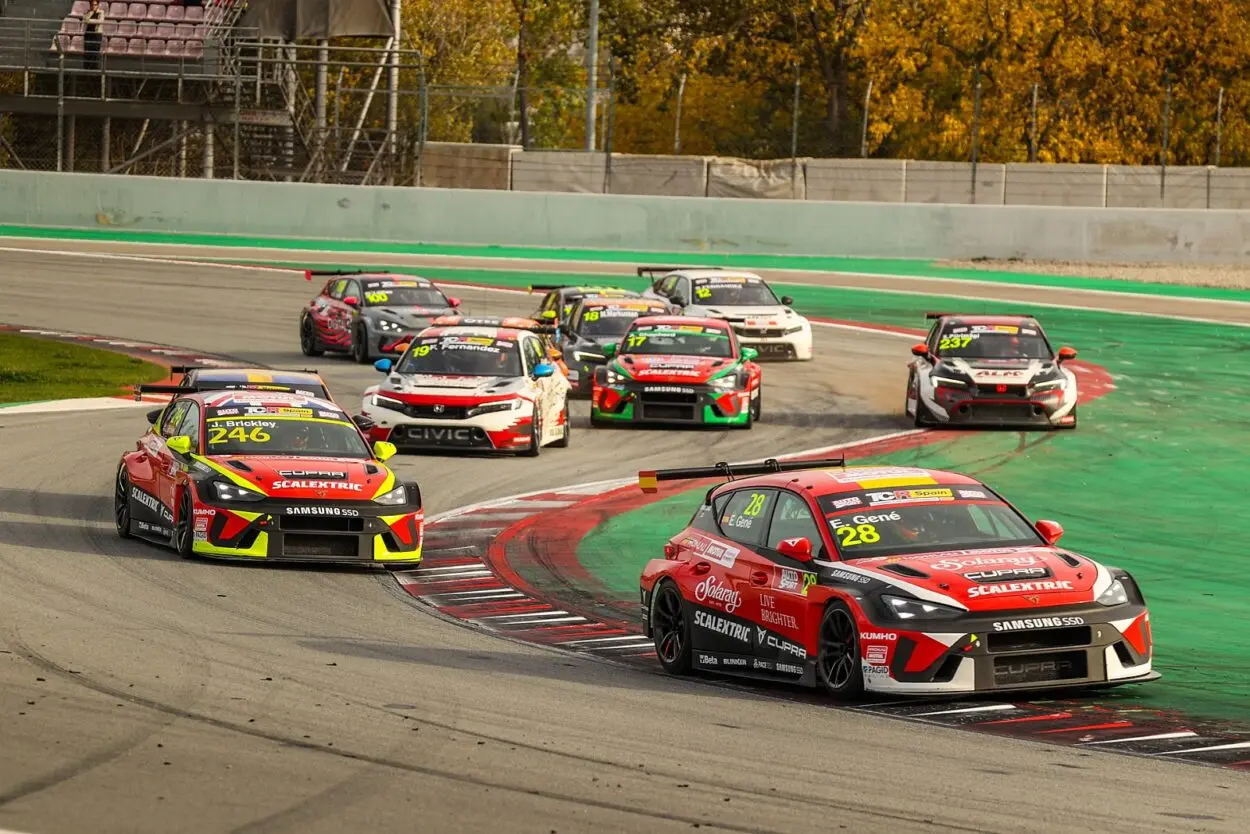 TCR Spain | Barcellona #2 2025: Nessun provvedimento contro Brickley e Gené per il sorpasso sotto Safety Car