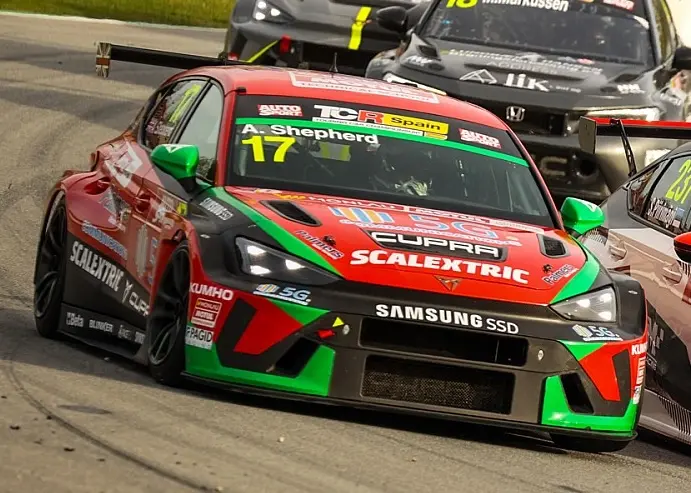 TCR Spain | Barcellona #2 2025, Gara 2: Adam Shepherd perfetto ottiene il primo successo spagnolo davanti a Mike Halder