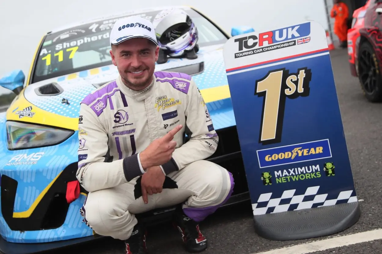 TCR UK | Brands Hatch 2025, Qualifiche: Adam Shepherd nuovamente il più veloce, quinta pole dell’anno. Secondo tempo per Callum Newsham