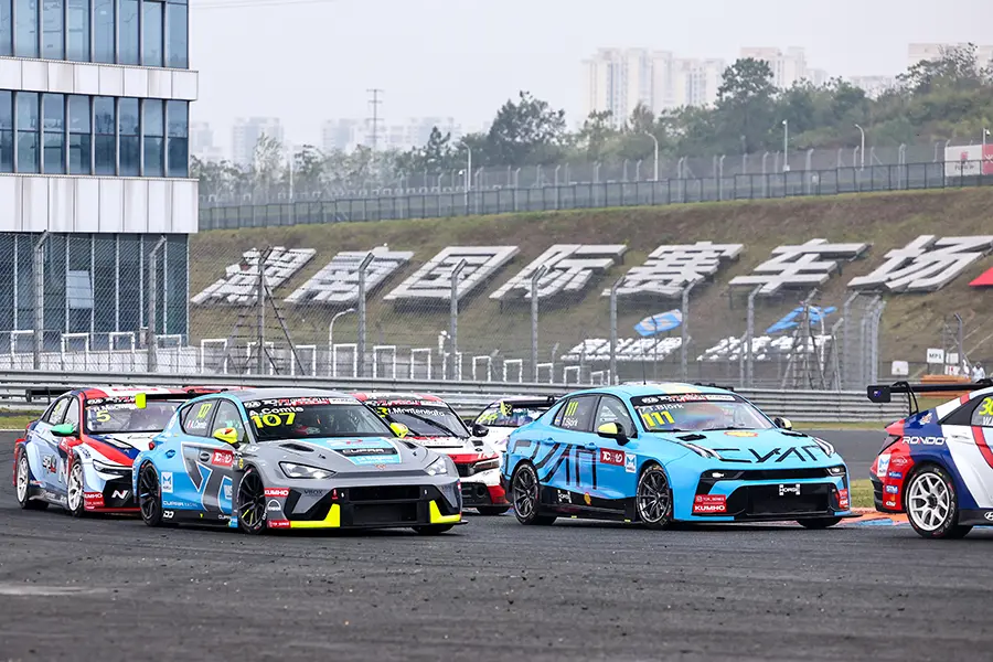 TCR World Tour | Zhuzhou 2025, Penalità Gara 2: Björk e Comte arretrati di cinque secondi, Girolami sale a podio. MacMillan perde la Top10