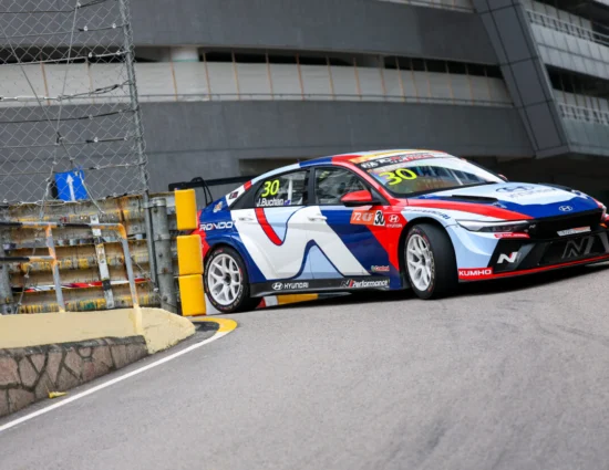 TCR World Tour | Macao 2025, Gara 2: Josh Buchan resiste alle Lynk & Co e centra il secondo successo