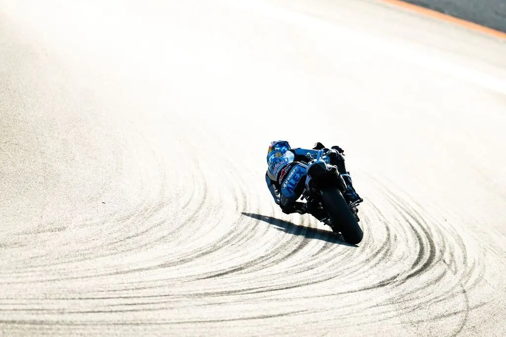 MotoGP | GP Comunità Valenciana 2025, Gara Sprint: Alex Marquez domina davanti ad Acosta e Di Giannantonio