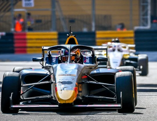 FIA F4 World Cup | GP Macao 2025: 30 secondi di penalità per Fionn McLaughlin dopo la gara