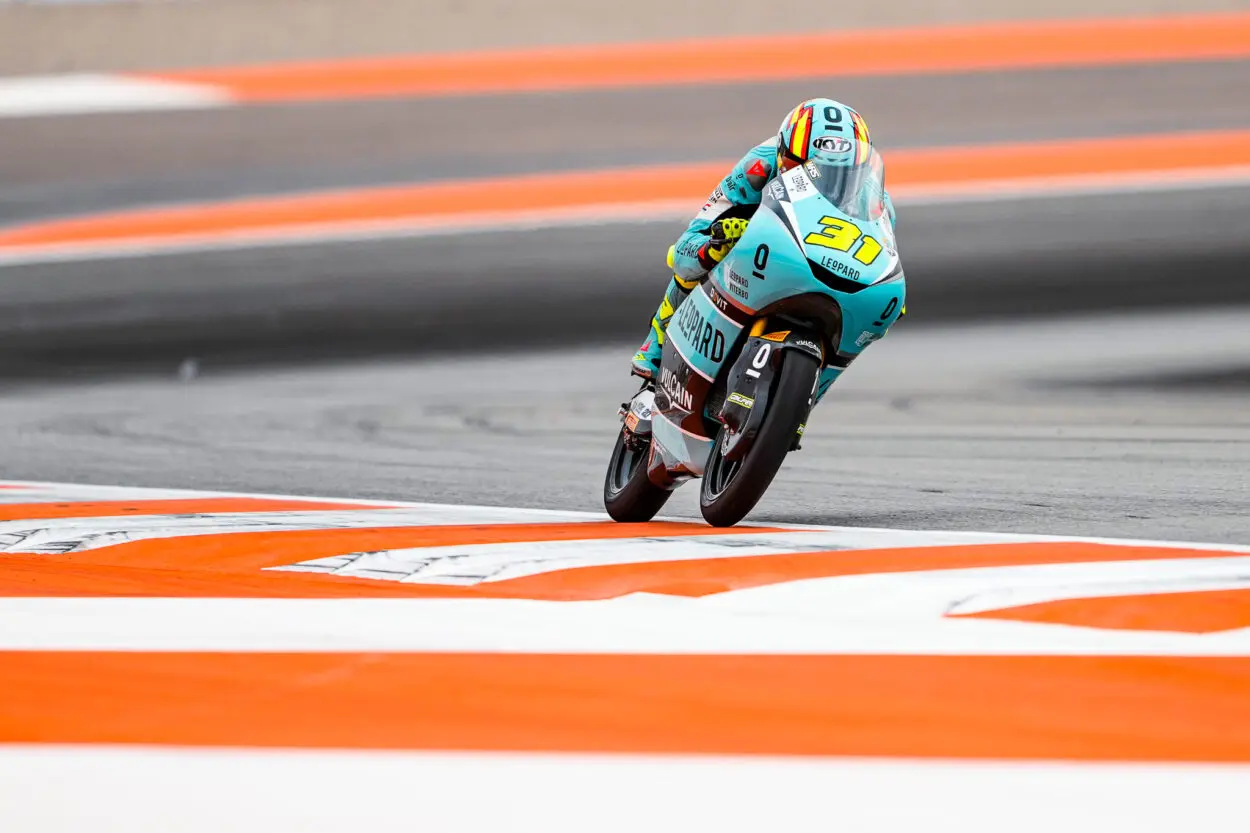 Moto3 | GP Comunità Valenciana 2025, Qualifiche: Adrián Fernández in pole con record, Almansa e Quiles completano la prima fila