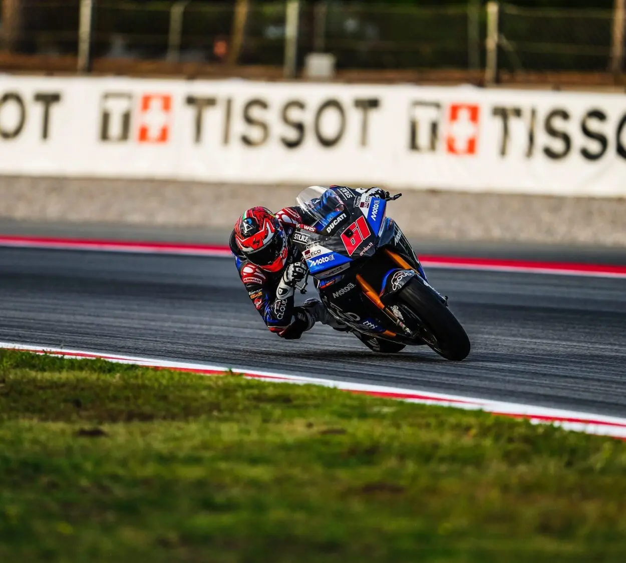 MotoE | GP Portogallo 2025: Alessandro Zaccone vince Gara 1 a Portimão e vede il titolo