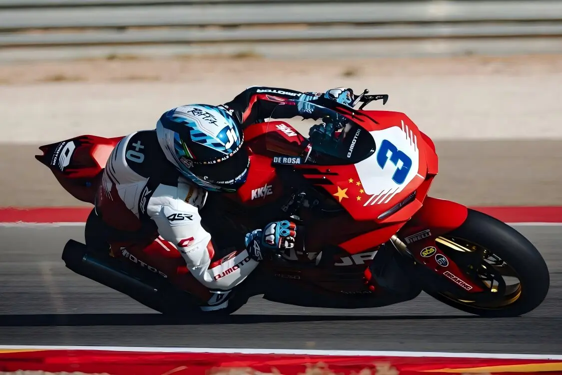 SSP | Mercato piloti 2026: QJMotor Racing rinnova Raffaele De Rosa e sceglie Marcos Ramírez come secondo pilota