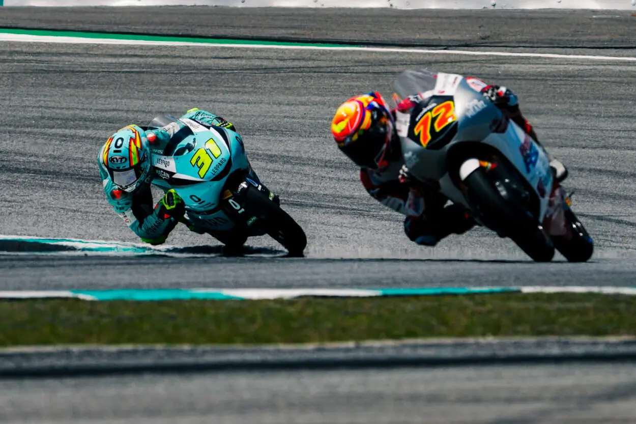 Moto3 | GP Malesia 2025: Adrian Fernandez squalificato per irregolarità tecnica, 3° posto finale ad Almansa