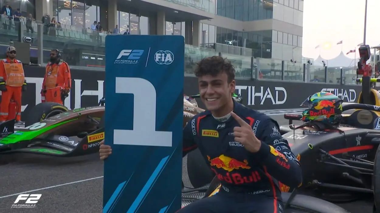 F2 | GP Abu Dhabi 2025: Lindblad domina la Sprint Race davanti a Durksen e Tsolov