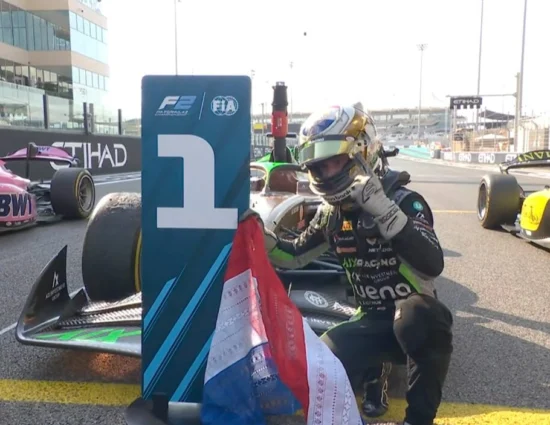 F2 | GP Abu Dhabi 2025: Durksen vince la Feature Race davanti a Stanek e Minì. Invicta Racing si aggiudica il titolo a squadre