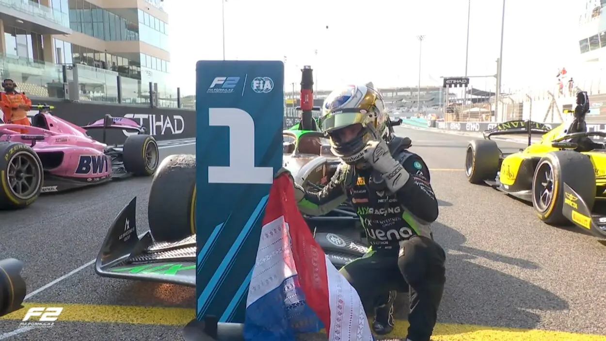 F2 | GP Abu Dhabi 2025: Durksen vince la Feature Race davanti a Stanek e Minì. Invicta Racing si aggiudica il titolo a squadre