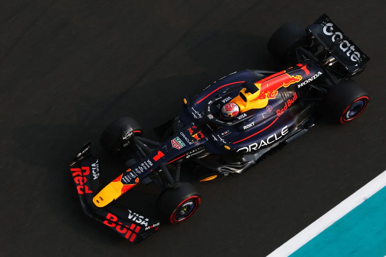 F1 | GP Abu Dhabi 2025, qualifiche: Verstappen strappa la Pole alle McLaren. Norris 2° su Piastri. Russell 4°, Leclerc 5°, Hamilton ancora fuori in Q1