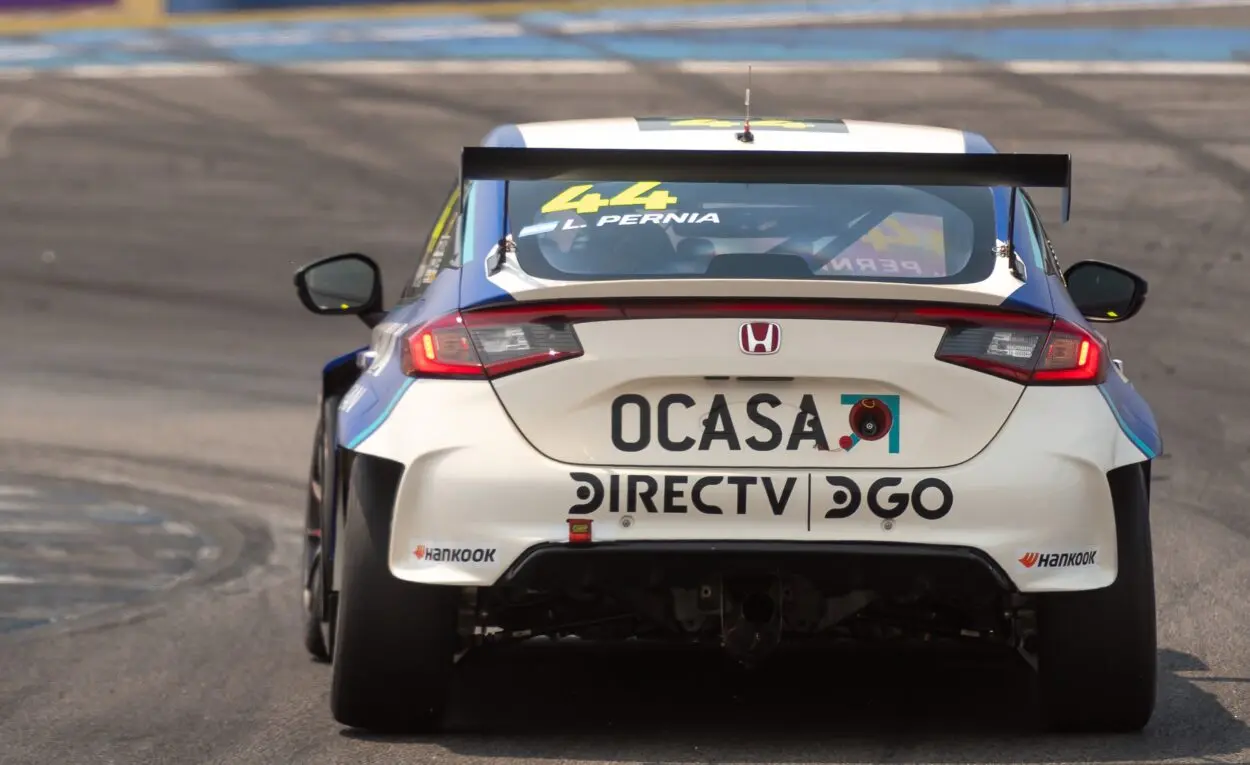 TCR South America | Interlagos 2025, Qualifiche: Leonel Pernía insaziabile. Quarta pole per 7 millesimi su Piquet Jr, a un podio dal titolo