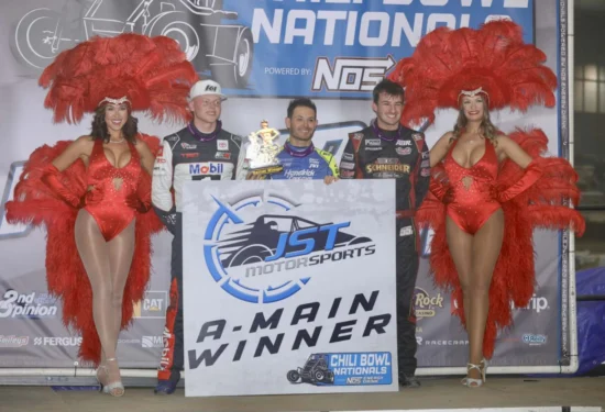 Chili Bowl 2026, Day 1: Larson vince ancora la qualificazione ed è nella storia