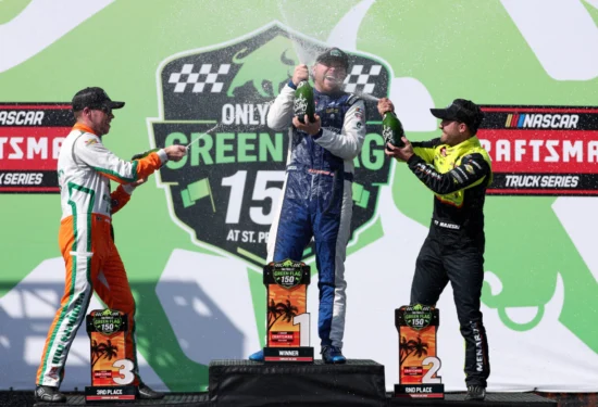 NASCAR | Truck Series, St. Petersburg 2026: rimonta vincente per Layne Riggs!