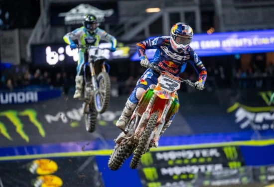 Supercross | Seattle 2026: un Eli Tomac formato campione vince in una notte di cadute e rimonte