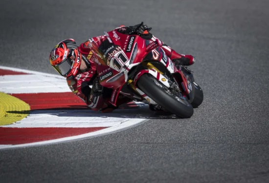 SBK | Round Portogallo 2026, Superpole: Nicolò Bulega abbatte il record della pista e conquista la pole position