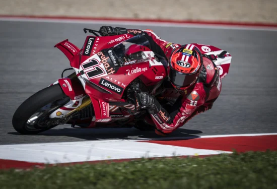 SBK | Round Portogallo 2026, gara 1: Bulega domina in una doppietta Aruba, primo podio per Miguel Oliveira