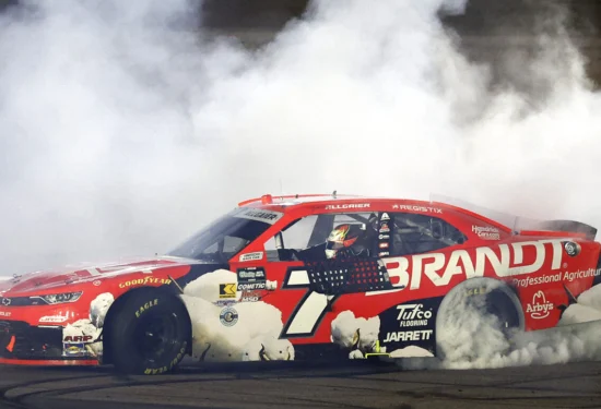 NASCAR | O’Reilly Auto Parts Series, Phoenix #1 2026: rimonta vincente di Allgaier!