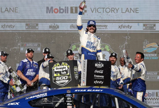 NASCAR | Cup Series, Phoenix #1 2026: Ryan Blaney vince una gara piena di caution