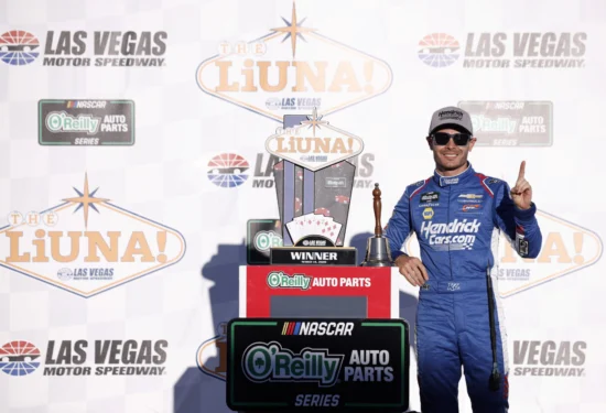 NASCAR | O’Reilly Auto Parts Series, Las Vegas #1 2026: Larson vince una gara molto combattuta