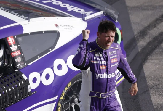 NASCAR | Cup Series, Las Vegas #1 2026: Denny Hamlin si porta a casa la sessantunesima grazie alla fuga finale